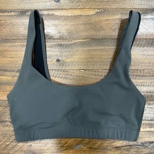 Vuori sports bra